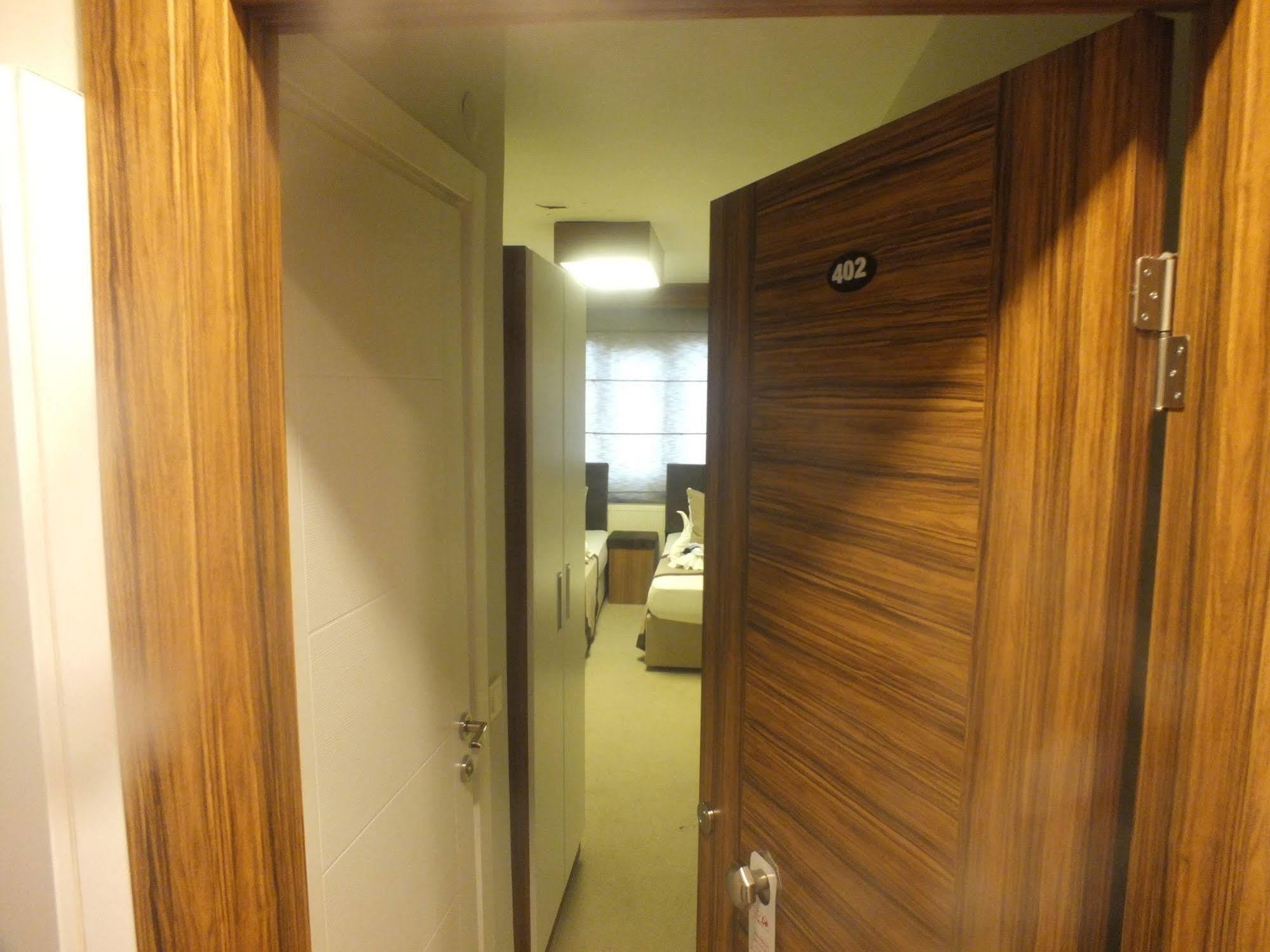 Emirtimes Hotel Kadikoey Istambul Exterior foto